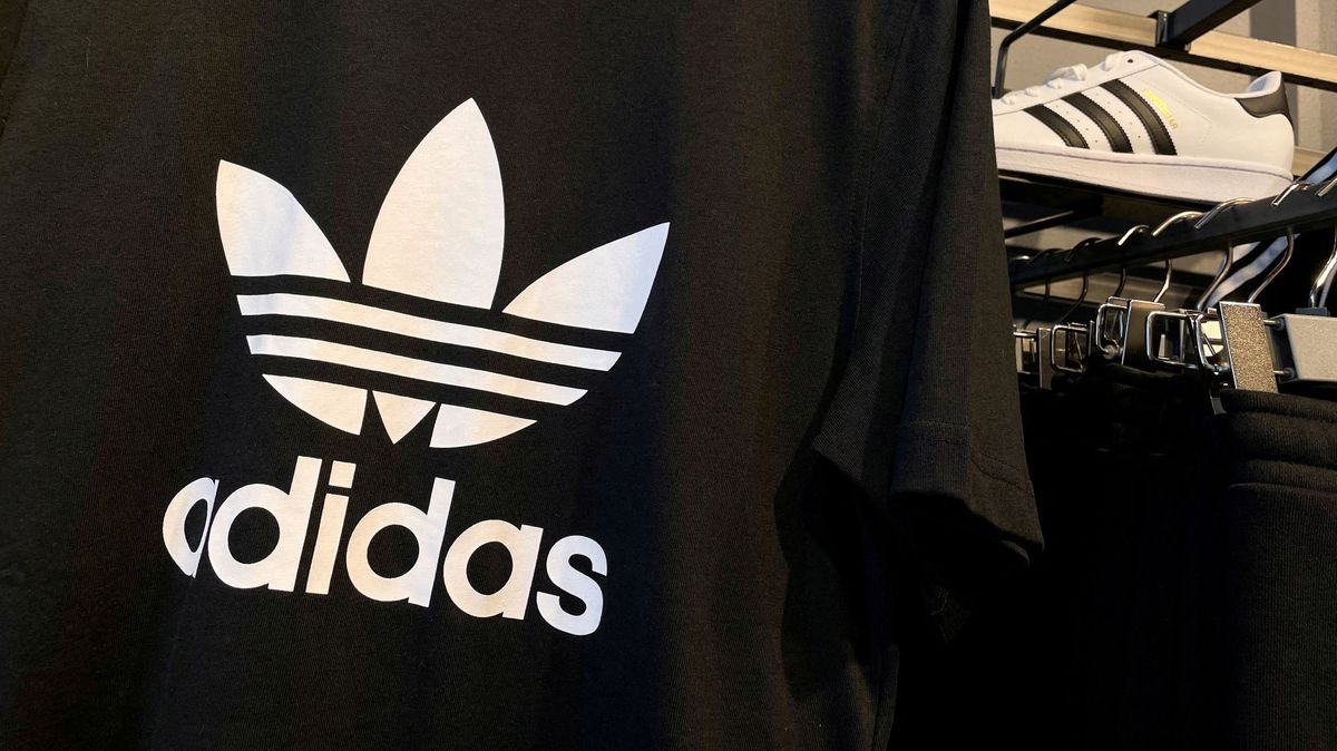 Adidasu po ukončení spolupráce s Kanyem Westem prudce klesl zisk